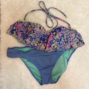 Victoria’s Secret ruffle bikini 👙 size L